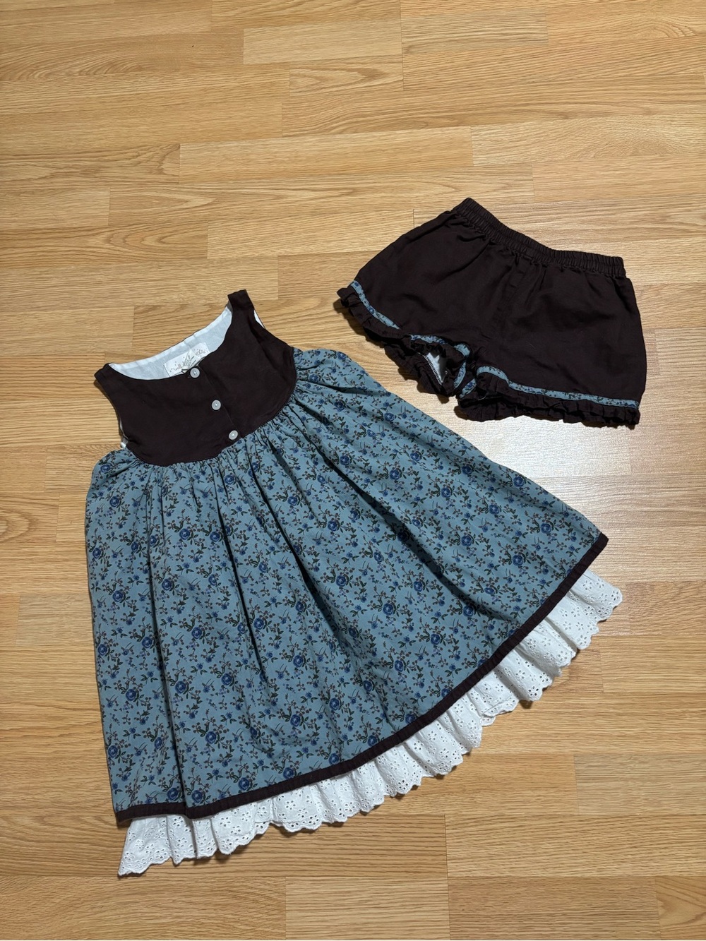 “Well Dressed Wolf” 2pc set size 8 in great condition